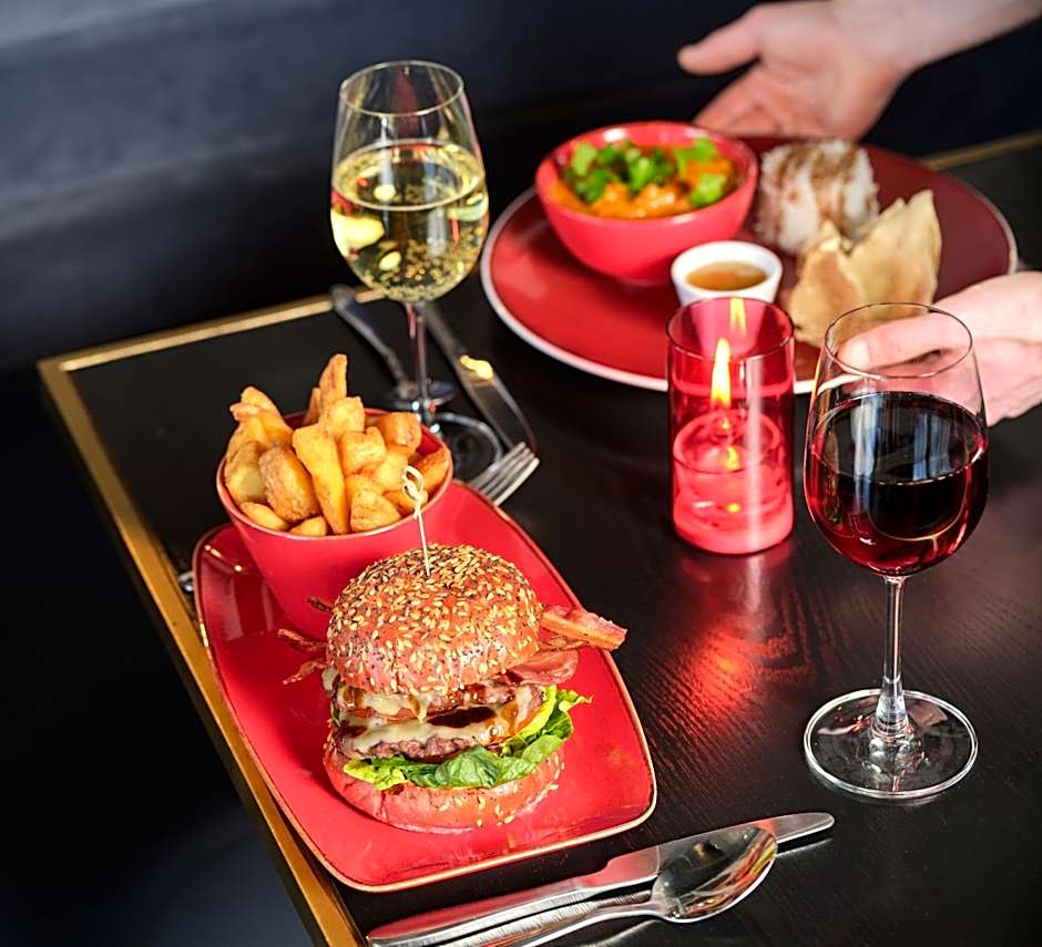 Radisson Red London Gatwick Airport