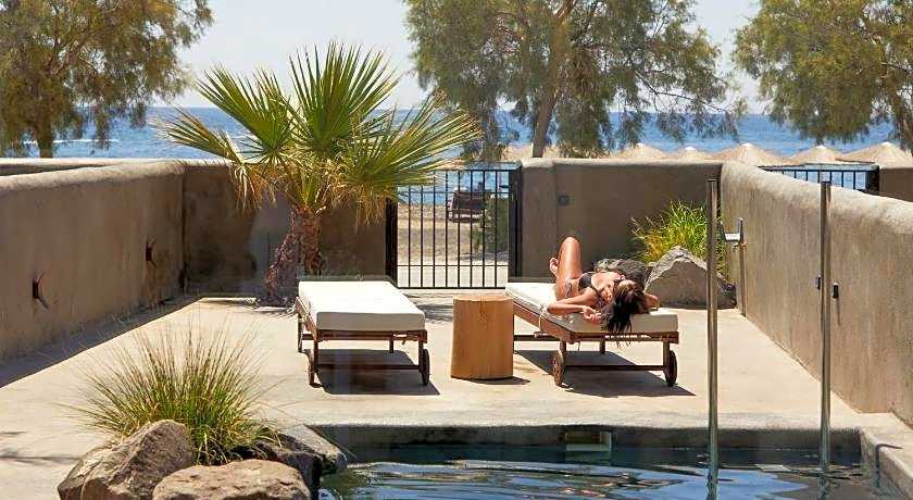 Oscar Beachfront Suites