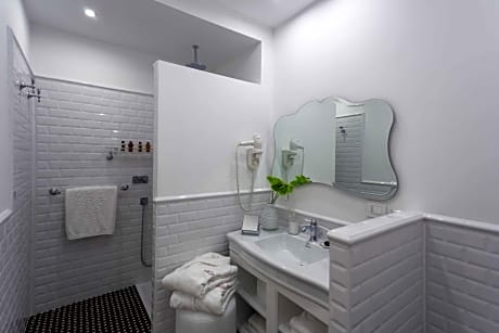 Prestige Double Room with Partial Sea View (1 Double Bed)