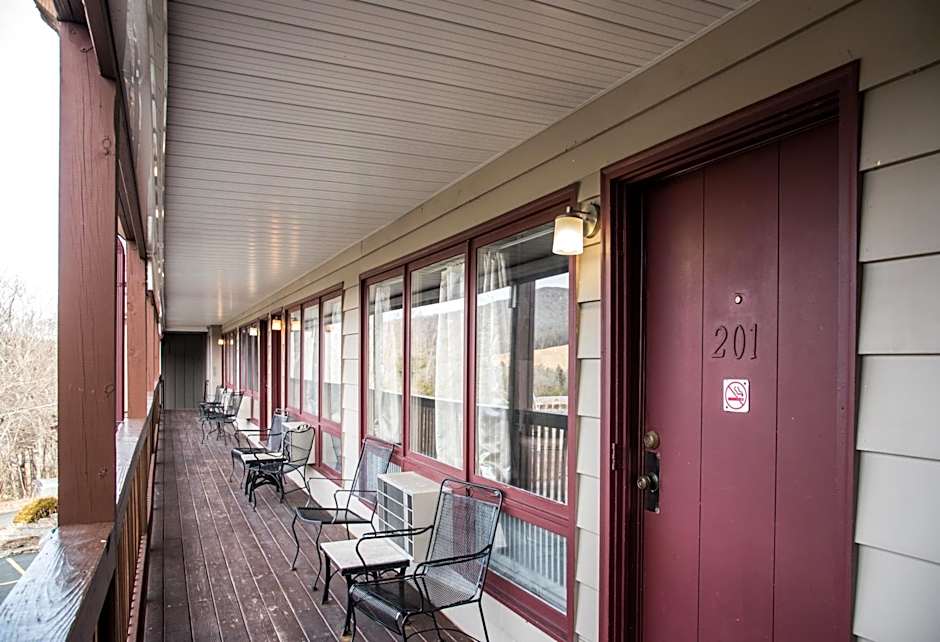 Cliff Dwellers Inn