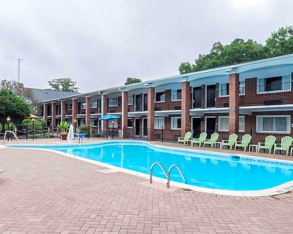 Rodeway Inn & Suites Williamsburg Central