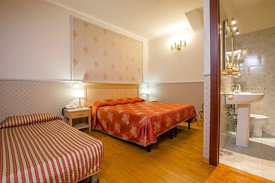 Hotel Arco Di Travertino