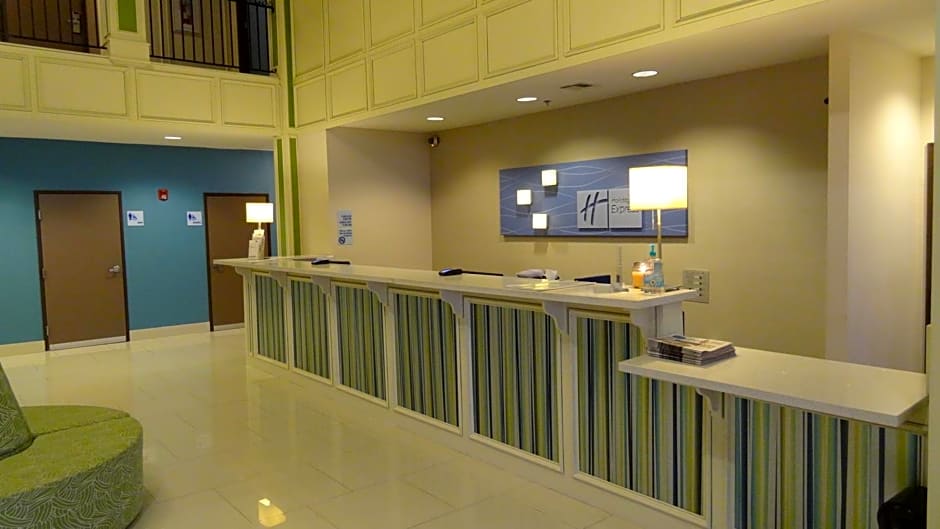 Holiday Inn Express Hotel Kansas City - Bonner Springs