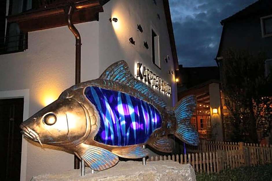 Karpfenhotel & Herrenhaus im Gasthaus Sindel-Buckel