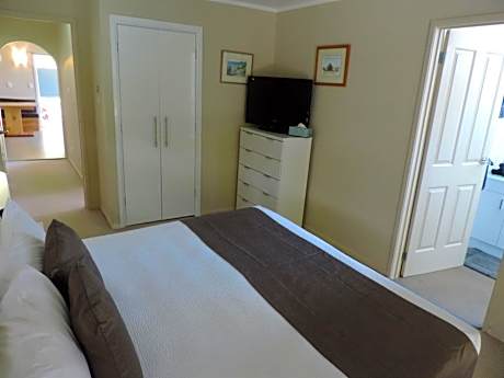 Two-Bedroom Apartment with Garden View and Car Rental