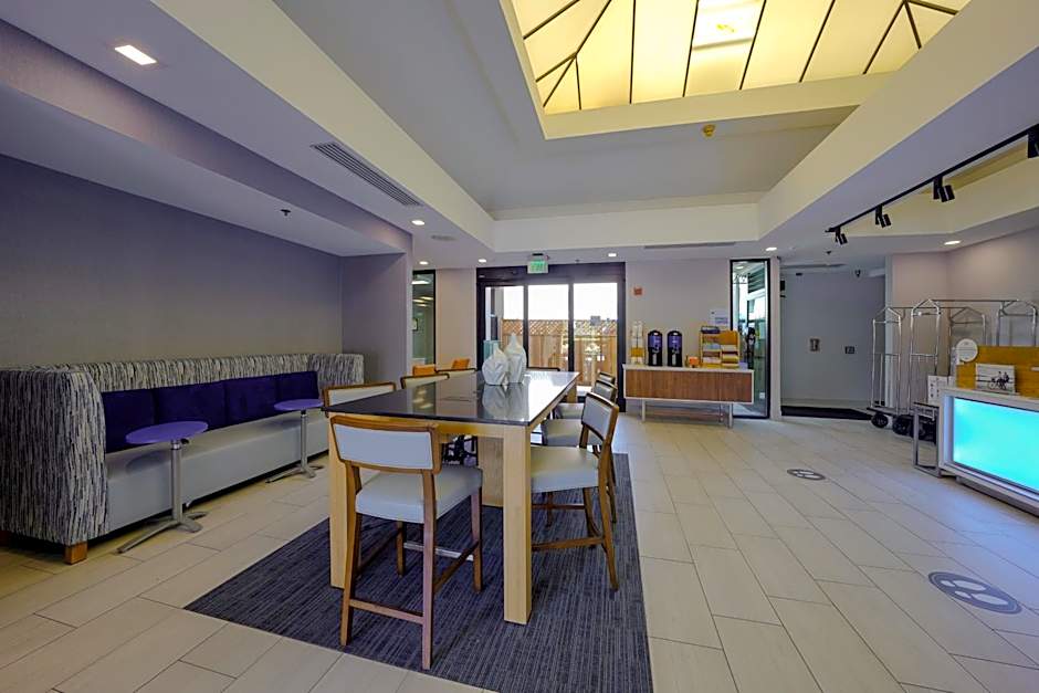 Holiday Inn Express & Suites Santa Clara - Silicon Valley By IHG