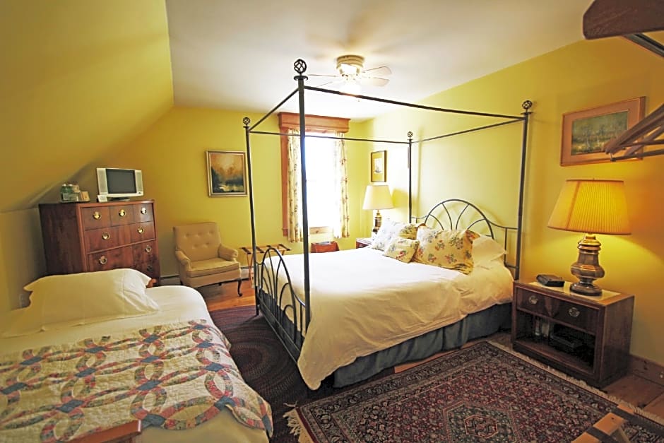 Highland Lake Inn