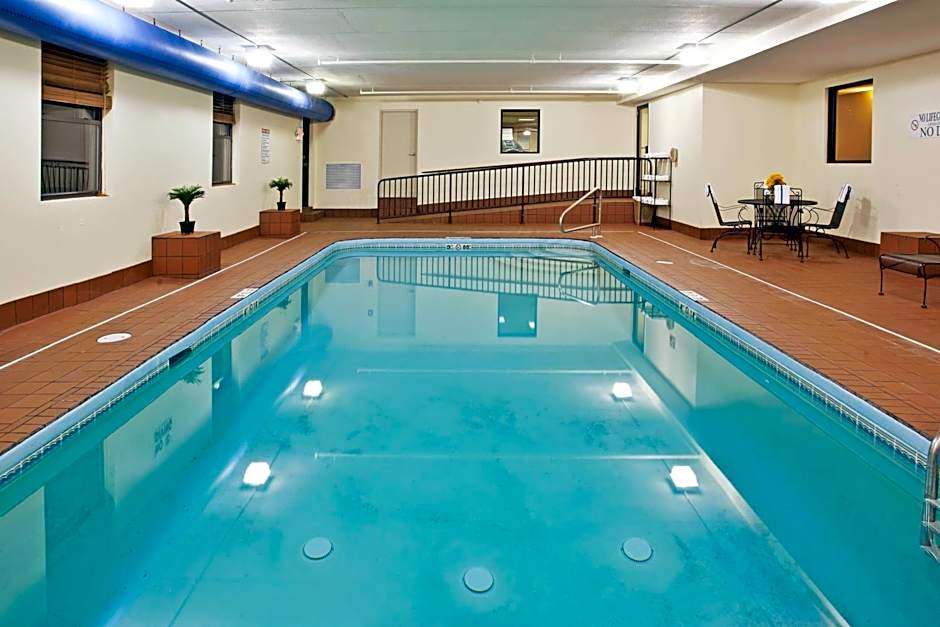 Holiday Inn Express London-I-70 By IHG