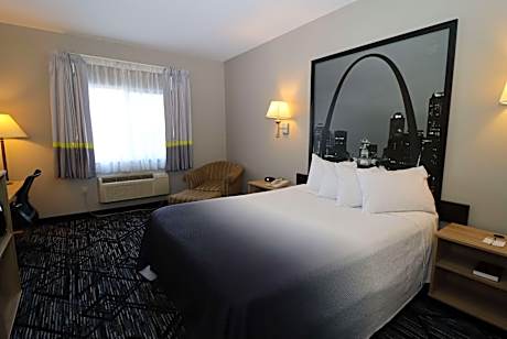 1 Queen Bed Mobility Accessible Room Non-Smoking