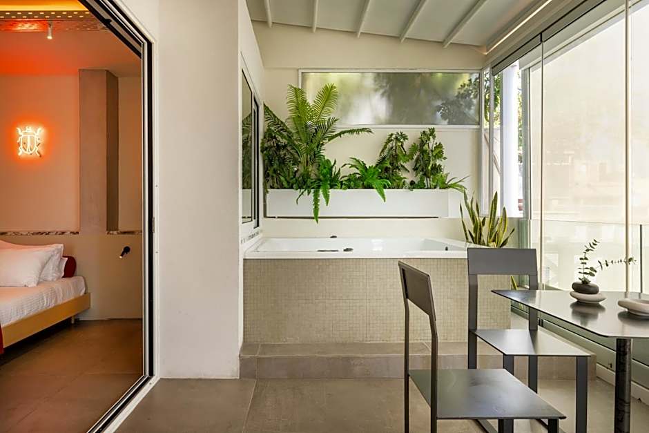 The Newel Metaxourgeio