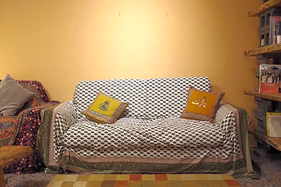 Dulan The Travel Bug Bistro Inn