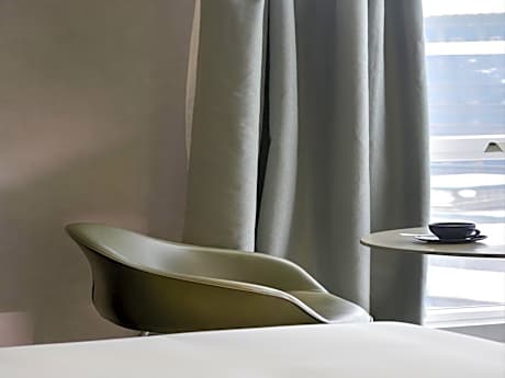 Standard Queen Room with River View