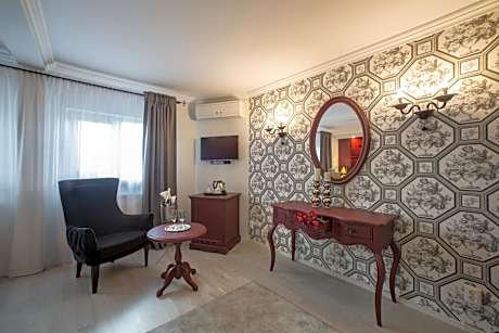 Deluxe Double Room with Lake View