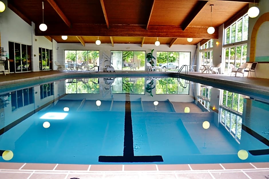 Eastland Suites Extended Stay Hotel & Conference Center Urbana