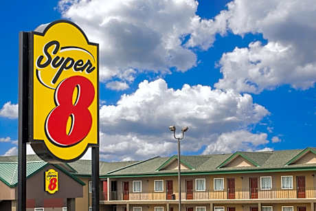 Super 8 by Wyndham Fox Creek