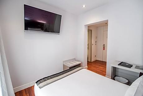 Double or Twin Room (1-2 Adults)