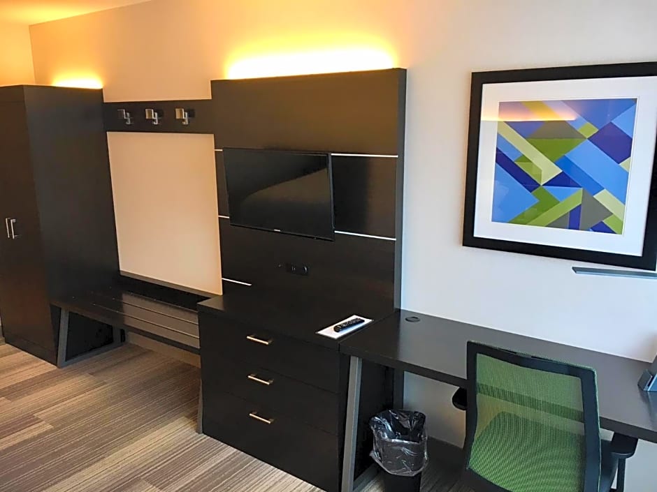 Holiday Inn Express & Suites Johnstown, an IHG Hotel