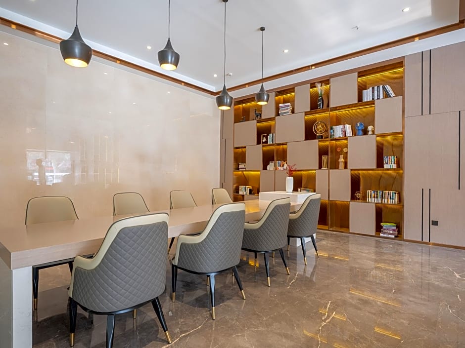 Lavande Hotel Pingyi Junhe Road