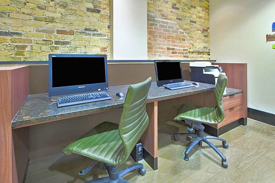 Fairfield Inn & Suites by Marriott Milwaukee Downtown