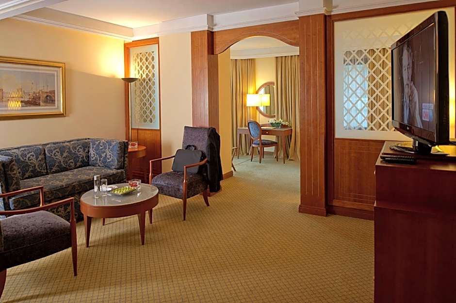 Radisson Blu Martinez Hotel Beirut