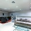 Econo Lodge Inn & Suites East Houston I-10