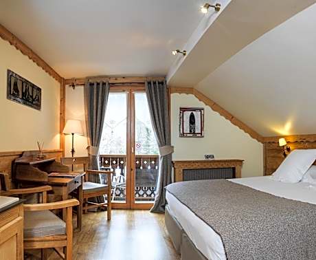 Superior Room with Balcony -Mountain View