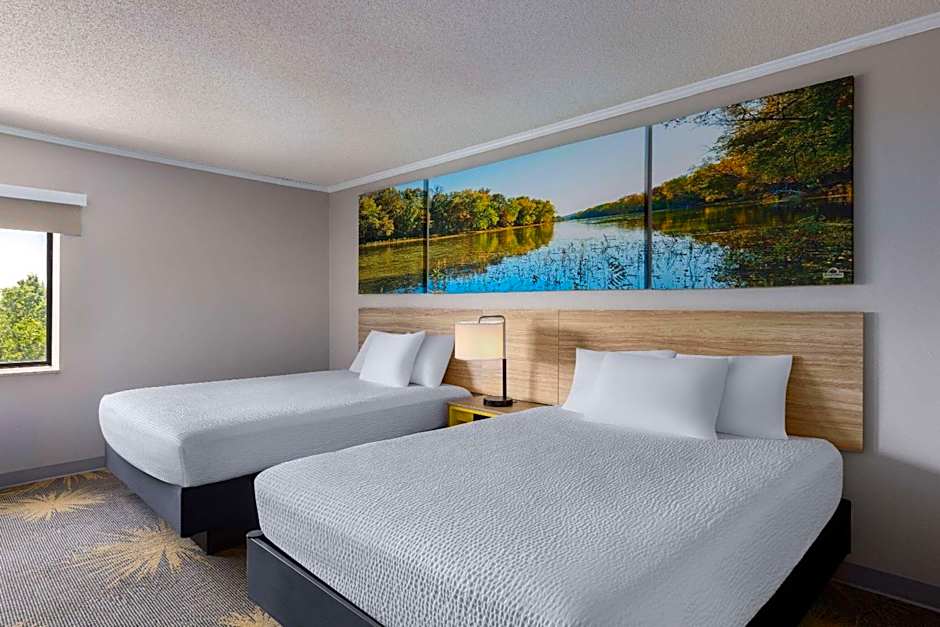 Days Inn and Suites by Wyndham Kansas City South