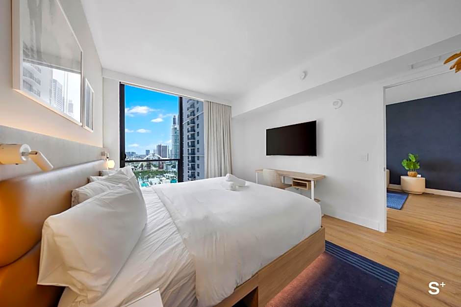 Modern Downtown 1BR with Amazing City Views