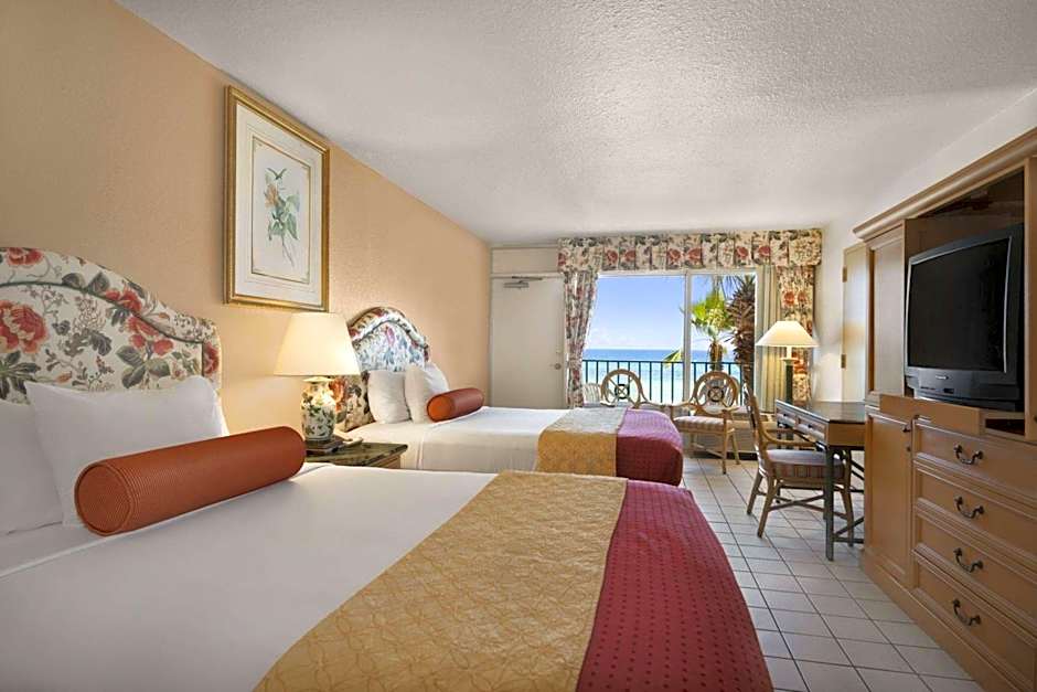 Days Inn by Wyndham Panama City Beach/Beachfront Resort