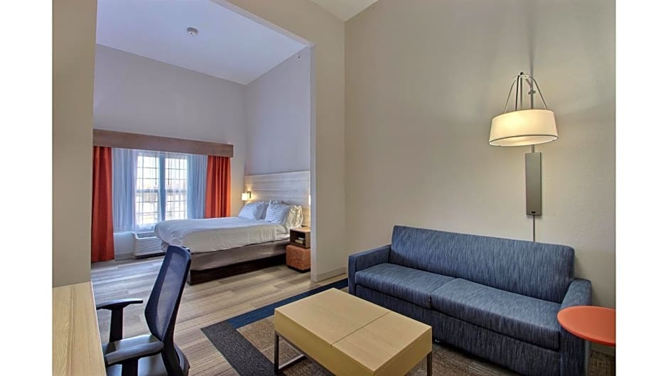 Holiday Inn Express Hotel & Suites Milwaukee Airport