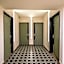 Expo Satelite 2750 Hotel & Suites
