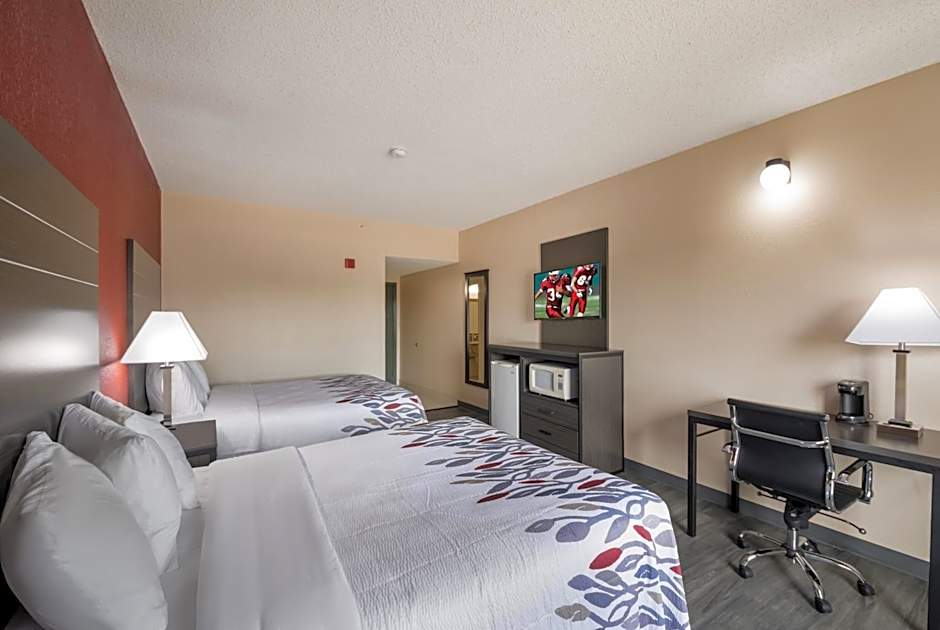Red Roof Inn & Suites Austin East - Manor