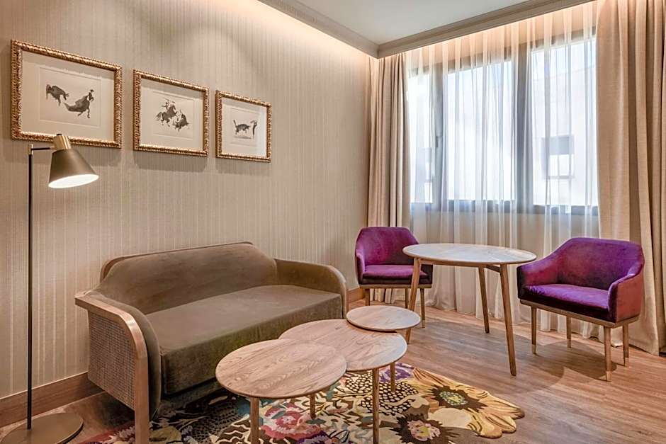 Querencia de Sevilla, Autograph Collection