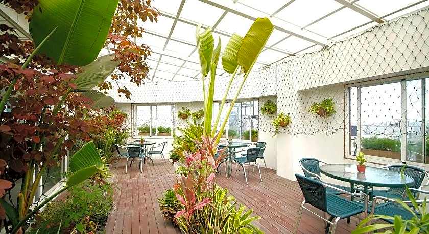 Cambridge Hotel Yung Kong