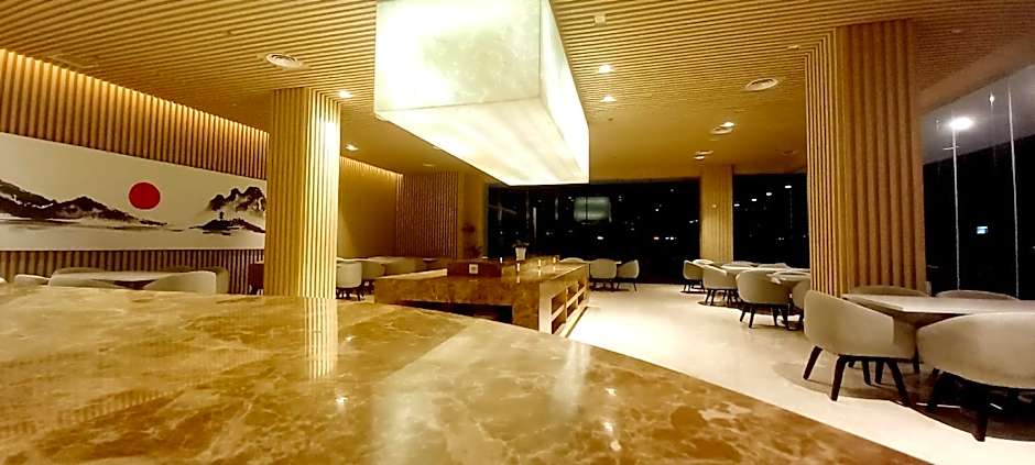 Louis Kienne Hotel Cikarang