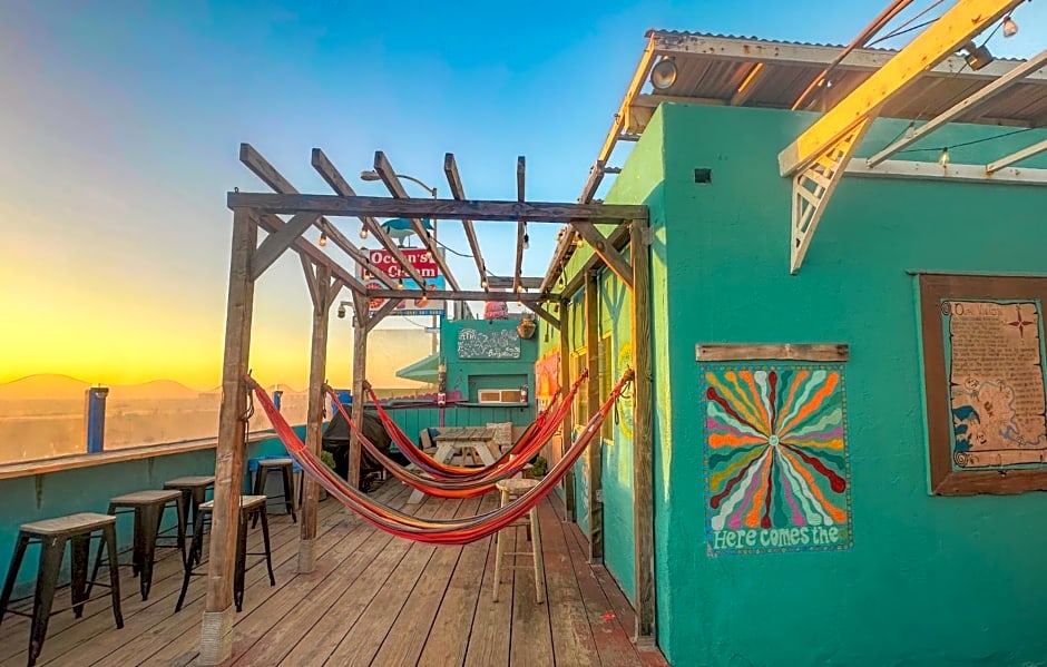 ITH Beach Bungalow Surf Hostel San Diego Adults Only