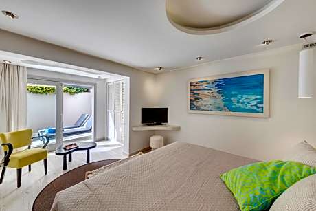 Suite with Outside Hot Tub