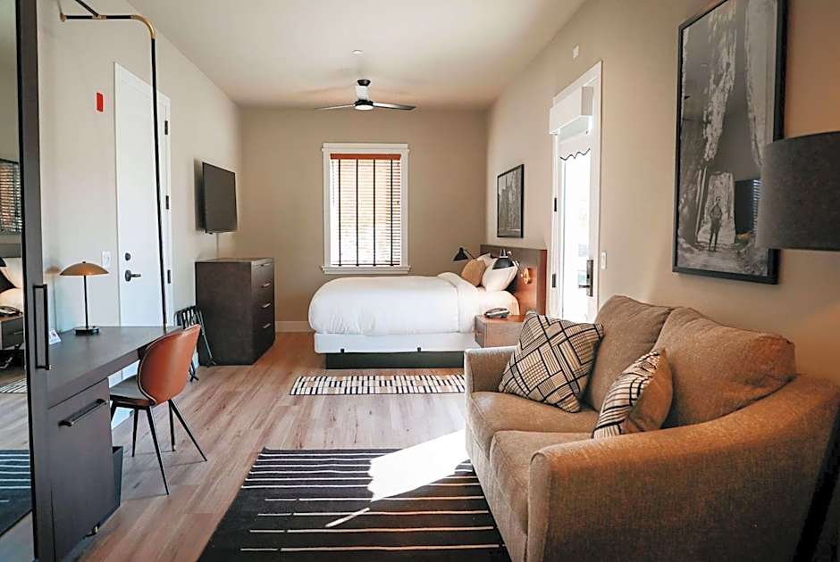 Gateway Hotel, Trademark Collection by Wyndham