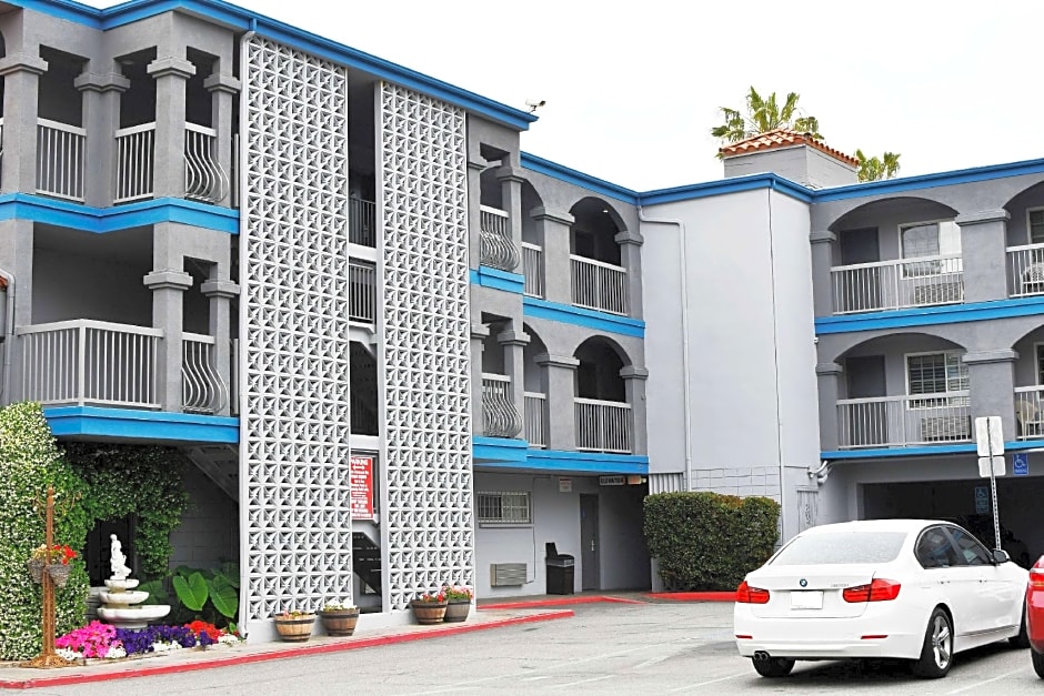 Travelodge by Wyndham Long Beach Convention Center