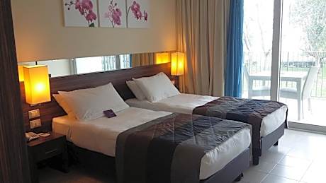 Privilege Twin Room with beautiful terrace and view of the Parco del Mare