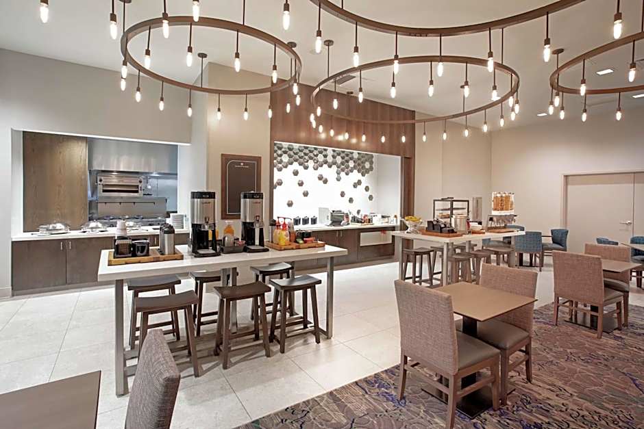 Hilton Garden Inn Omaha Aksarben Village