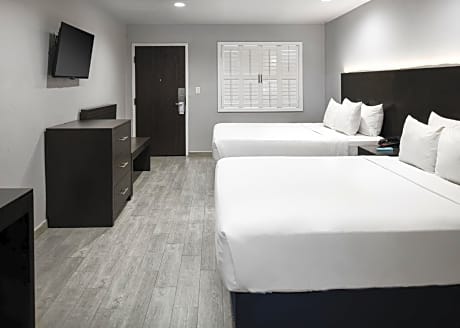 Queen Room with Two Queen Beds - Non-Smoking