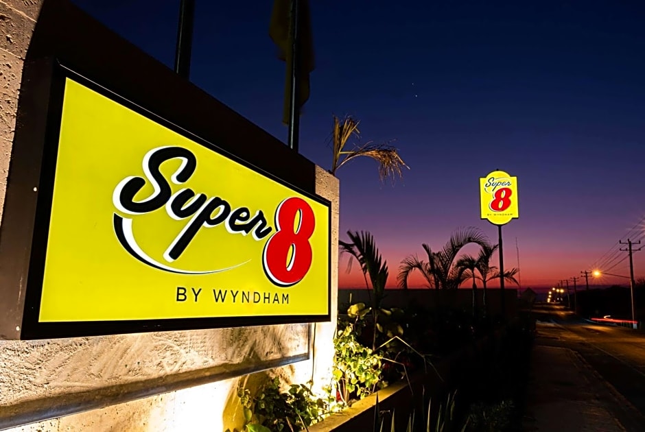 Super 8 by Wyndham Manzanillo