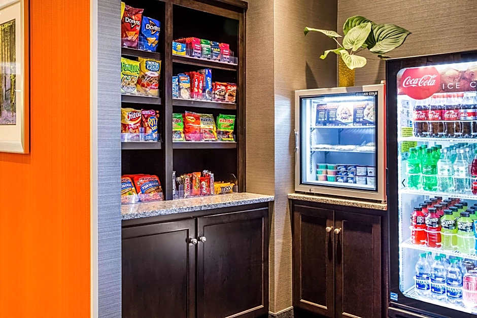 La Quinta Inn & Suites by Wyndham Lynchburg At Liberty Univ.