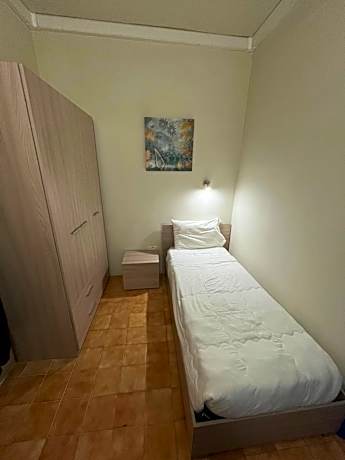 Single Room with Private External Bathroom