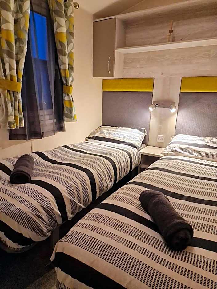 Billing Aquadrome- Bird Lake Pastures Holiday Caravan Sleep 6