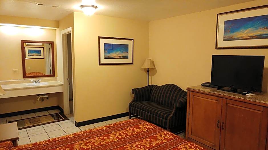 Country Regency Inn & Suites
