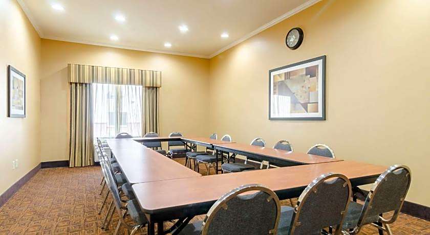 Comfort Suites Salina South