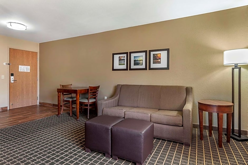 Comfort Suites Delavan - Lake Geneva Area