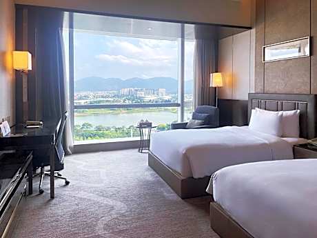 Premium Double Room with Two Double Beds and Lake View/Lounge Access